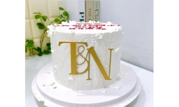 Mẫu Bánh Kem Cưới Tone Trắng Hiện Đại Hot 2025