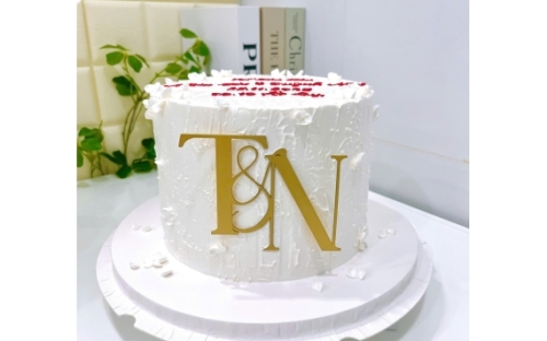 Mẫu Bánh Kem Cưới Tone Trắng Hiện Đại Hot 2025