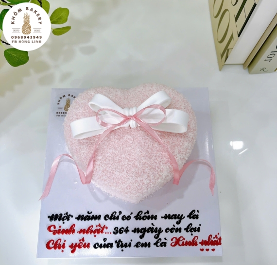 Mẫu bánh kem đẹp dành cho nữ trái tim tone hồng