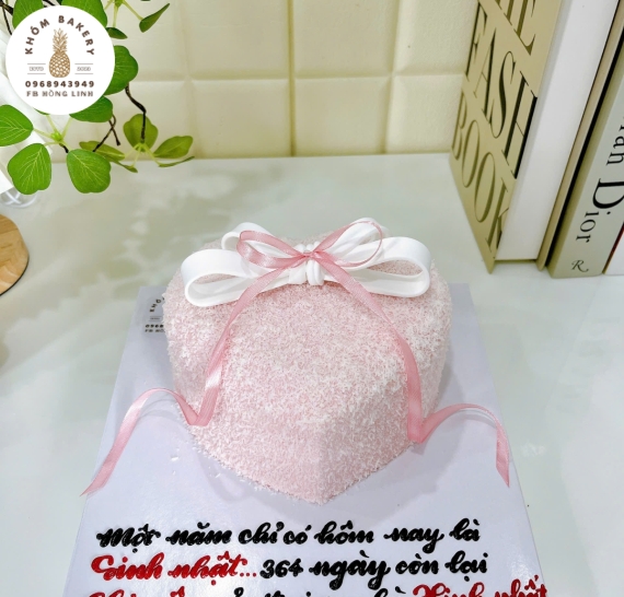 Mẫu bánh kem đẹp dành cho nữ trái tim phủ dừa hot 
