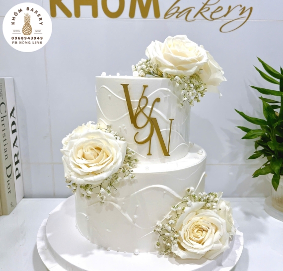 Mẫu bánh kem cưới đẹp cao cấp 2 tầng trang trí hoa tươi 