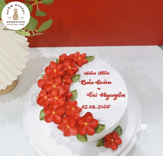Mẫu bánh tone đỏ luôn hot tại Khóm 