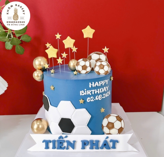 Bánh kem dành tặng cho bé yêu thích bóng đá 