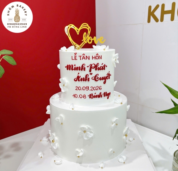 Bánh kem cưới đơn giản trắng kết hợp vàng kim