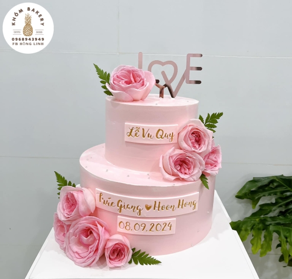 Bánh Kem Cưới Nặn Hoa Tươi Màu Hồng