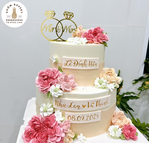 Bánh Kem Cưới Nặn Hoa Tươi