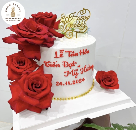 Bánh Kem Cưới Hoa Hồng Nổi - Sang Chảnh & Quyến Rũ