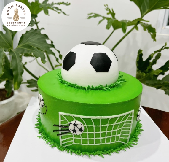 Bánh sinh nhật  cho bé trai yêu bóng đá