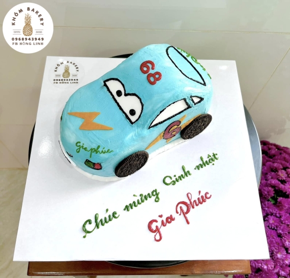 Bánh kem tạo hình chiếc xe 