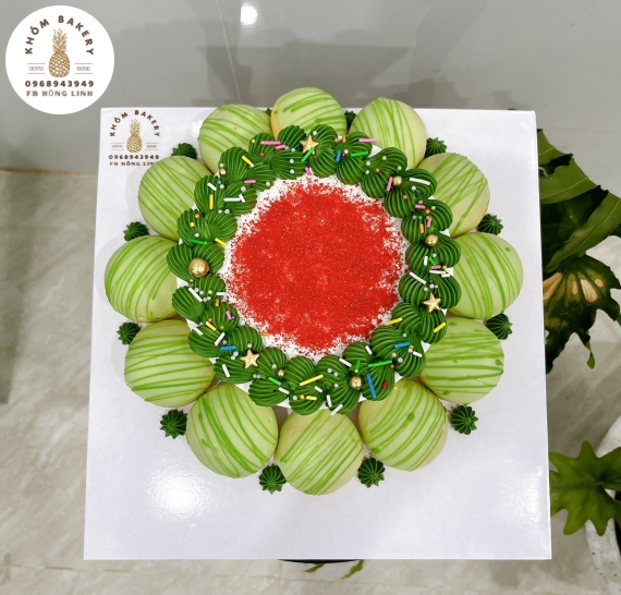 Bánh su kem Singapore sinh nhật con tone màu xanh kèm bánh kem