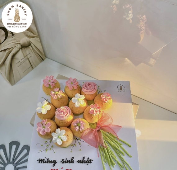 Bánh su kem Singapore sinh nhật tạo thành bó hoa sinh 