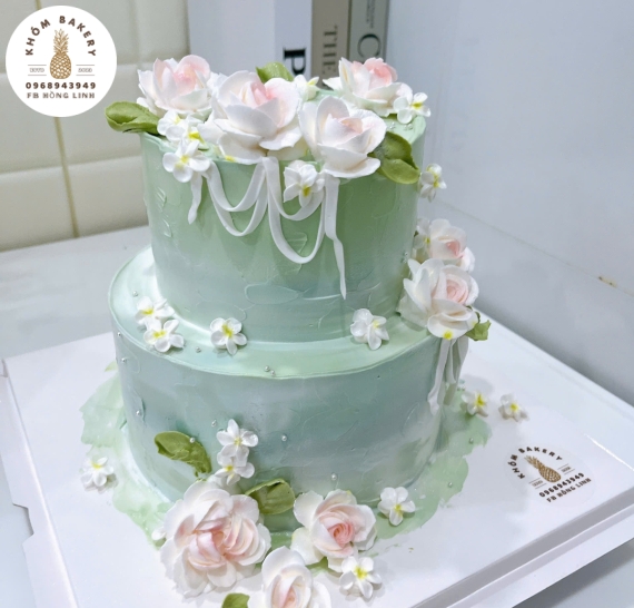 Bánh Kem Cưới làm theo yêu cầu tone xanh pastel bắt bông tinh tế