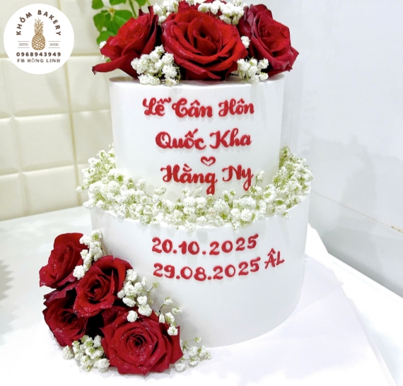 Bánh Kem Cưới 2 tầng tone trắng trang trí hoa hồng đỏ