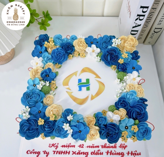 Bánh kem kỷ niệm hình vuông mừng thành lập công ty