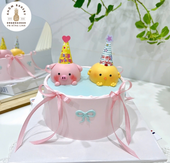 Bánh sinh nhật dành cho bé heo con đáng yêu