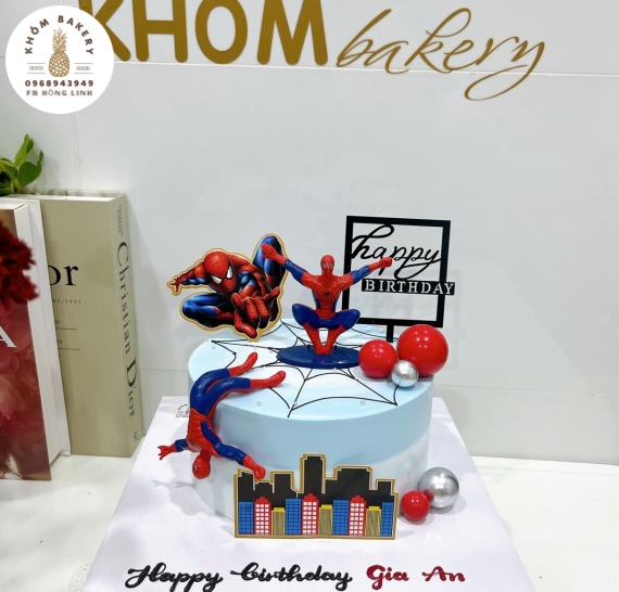 Bánh kem người nhện dành cho bé trai 