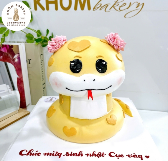 Bánh thôi nôi tạo hình chú rắn