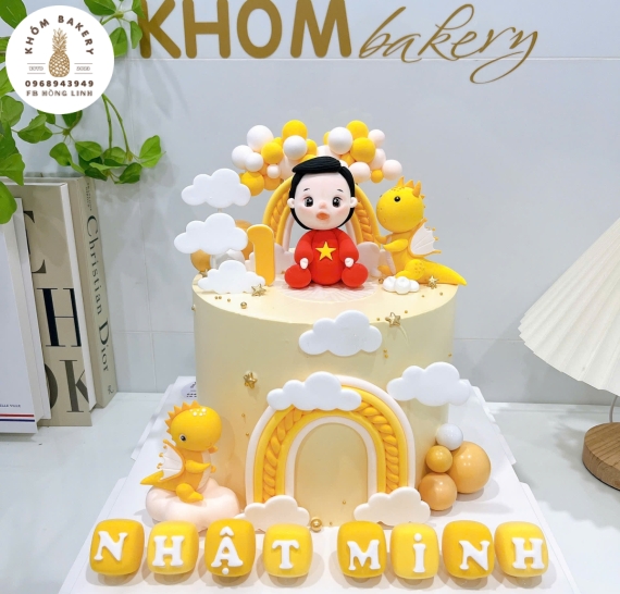 Bánh thôi nôi dành cho bé trai tone vàng