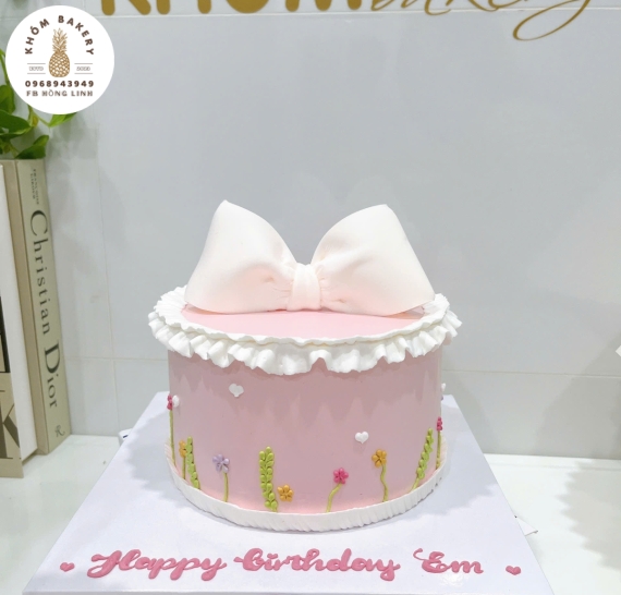 Bánh kem tặng em yêu nơ hot trend 2025