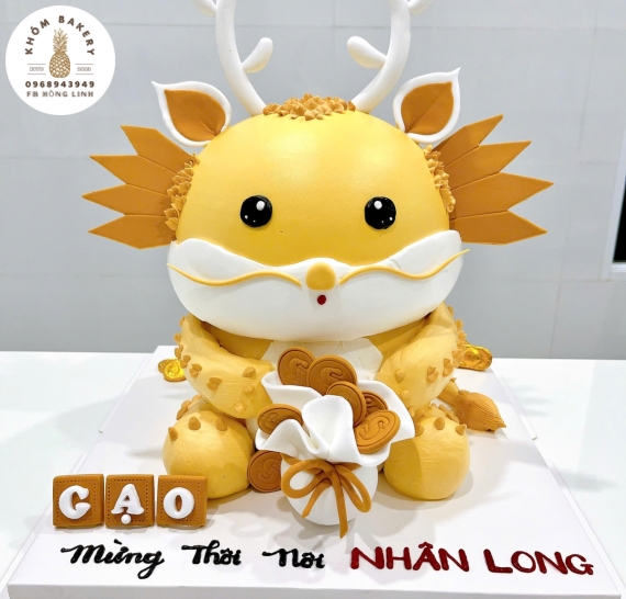 Bánh thôi nôi chú rồng màu vàng