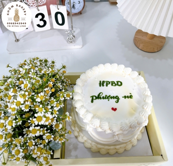 Sét bánh và hoa tặng ngày lễ
