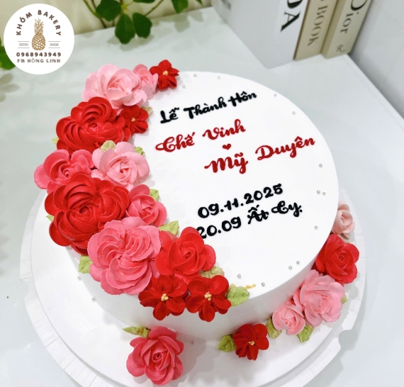 Bánh kem cưới tone đỏ làm theo yêu cầu tại Khóm Bakery
