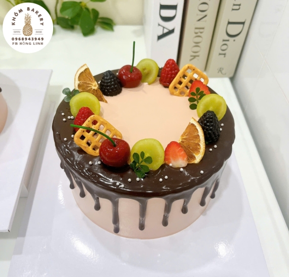Mẫu bánh kem dành cho nam phủ đầy socola