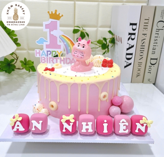 Bánh Kem đầy tháng dành cho bé gái tone hồng
