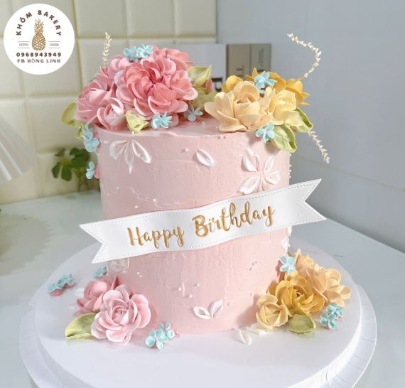 Bánh kem tạo hình bông hoa tone hồng mẫu mới đẹp 2025