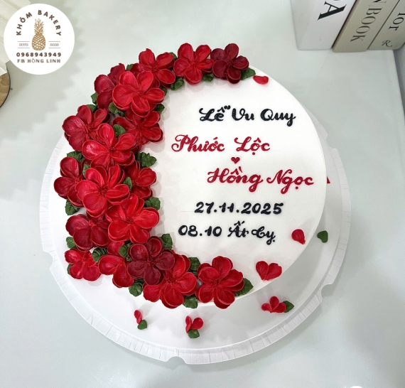 Bánh kem cưới tone đỏ tại Khóm Bakery
