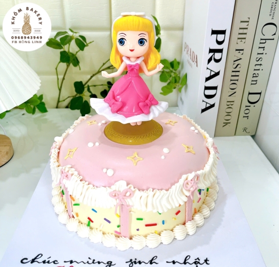Bánh kem dành cho bé gái ,kèm phụ kiện công chúa xinh