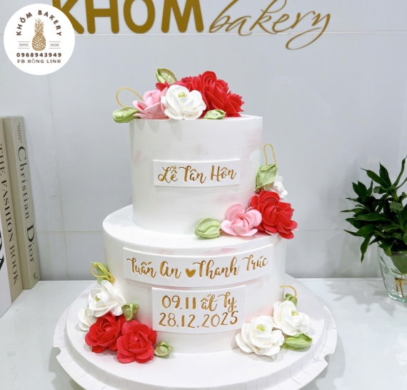 Bánh kem cưới 2 tầng cao cấp tại Khóm Bakery