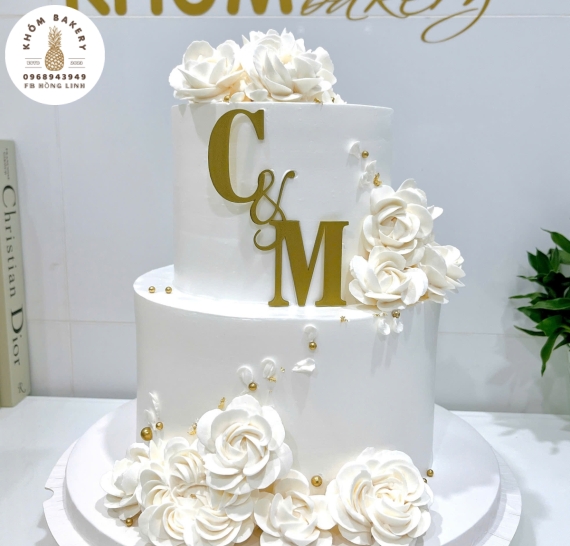 Bánh kem cưới 2 tầng tone trắng sang trọng
