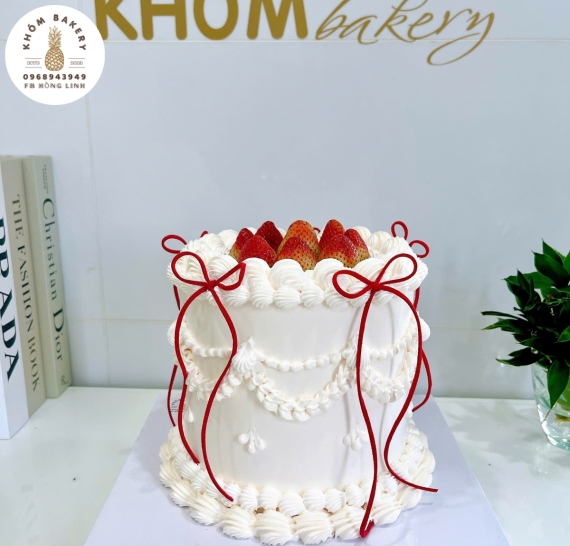 Bánh Kem 2 tầng mix dâu tây 