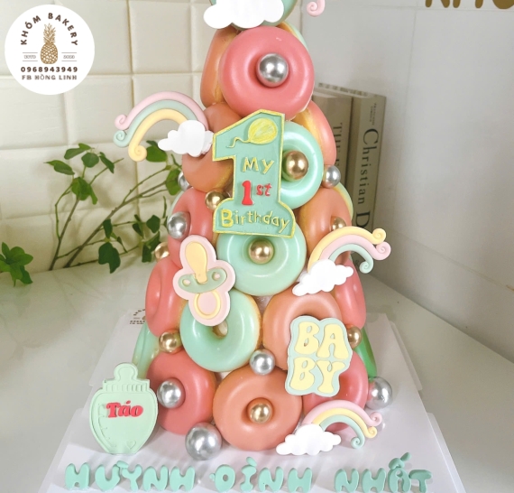 Tháp donut sinh nhật tặng bé trai 