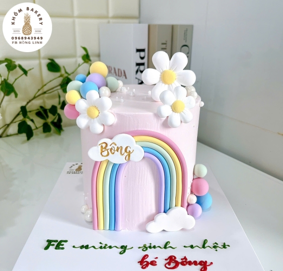 Bánh sinh nhật tạo hình bông hoa cho bé gái 