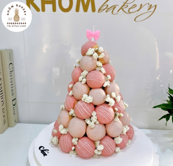 Tháp bánh donut sinh nhật su dai tone hồng 