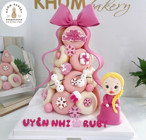 Tháp bánh donut sinh nhật tone hồng dành cho bé gái 