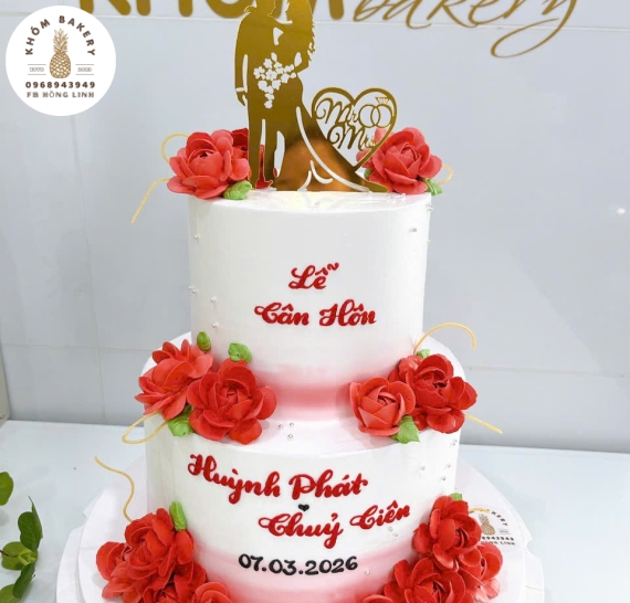 Bánh kem cưới 2 tầng tone đỏ bắt bông hot 2026