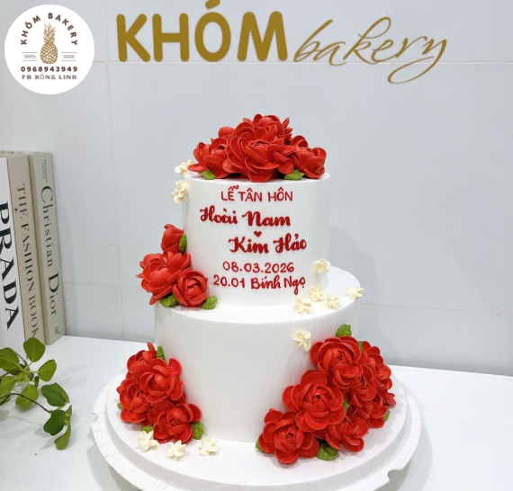 Bánh kem cưới 2 tone đỏ cao cấp hot tại long an