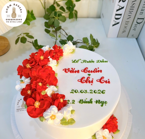 Bánh kem cưới tone đỏ kết hợp bắt hoa cao cấp