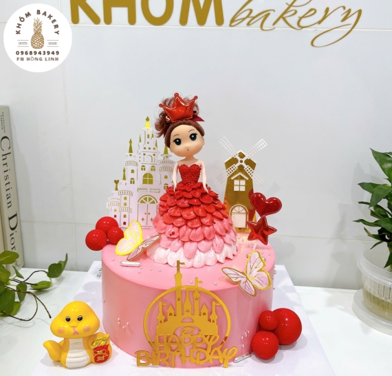 Bánh kem công chúa dành cho bé gái tone hồng đỏ