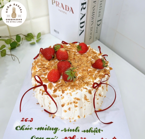 Bánh kem trái cây hot mix dâu tây