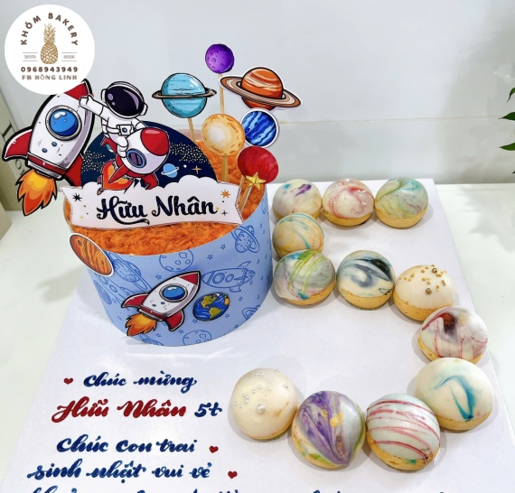 Bánh su kem kèm bánh bông lan trứng muối hot 