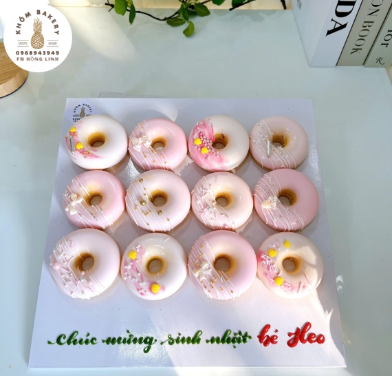 Bánh donut  dành cho bé gái tone hồng mẫu bánh đơn giản