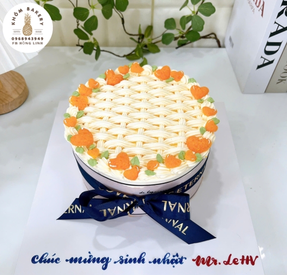 Bánh bông lan trứng muối sinh nhật đẹp 