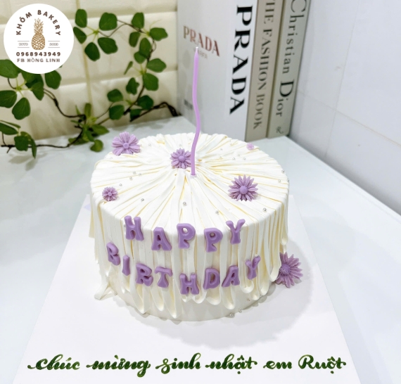 Bánh kem tặng nữ viết lời chúc nhây vui