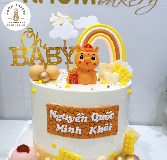 Bánh kem thôi nôi tone cam vàng dành cho bé trai 