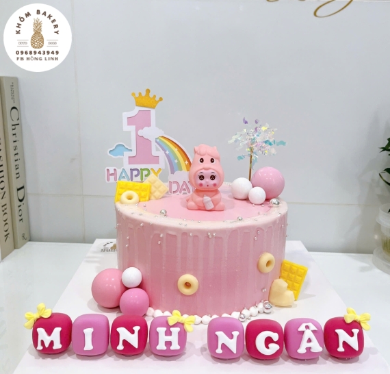 Bánh kem thôi nôi tone hồng dành cho bé gái