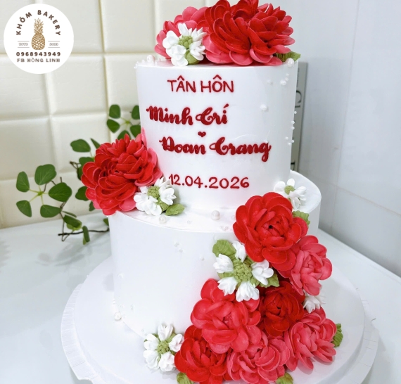 Mẫu bánh kem cưới đẹp 2026 tại Long An tone đỏ đẹp